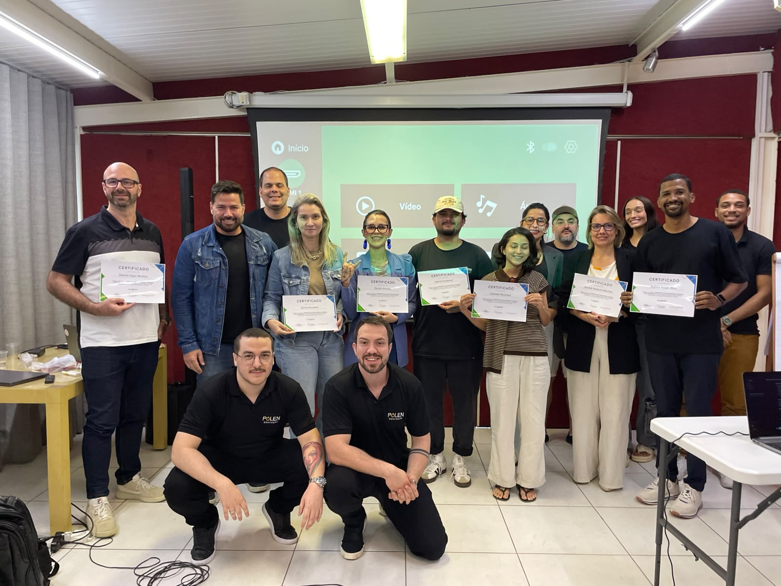 Christian Ricardo Alves teaching the AI Workshop for Entrepreneurs in Vitória, ES